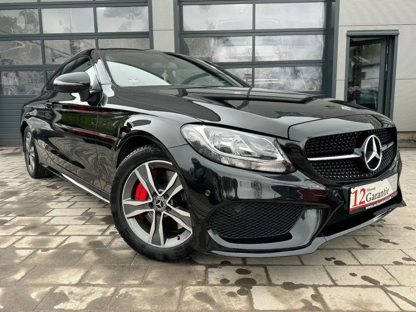 Mercedes-Benz C 300 Coupe Night Edition AMG-Line crna - 2