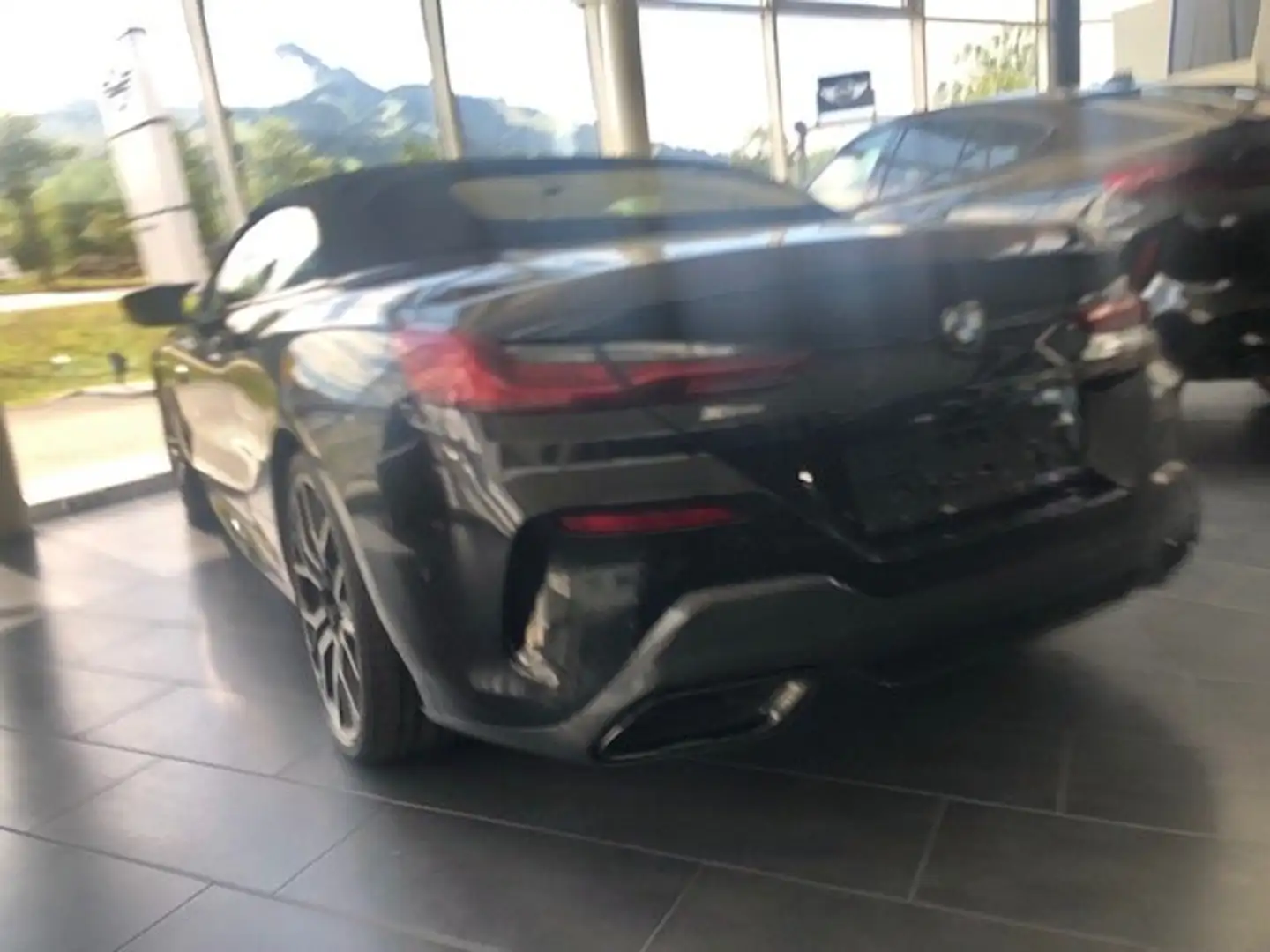BMW M850 i xDRIVE CABRIO/M-PERFORM/HUD/LASER/20"/DRIVE-ASS Schwarz - 2