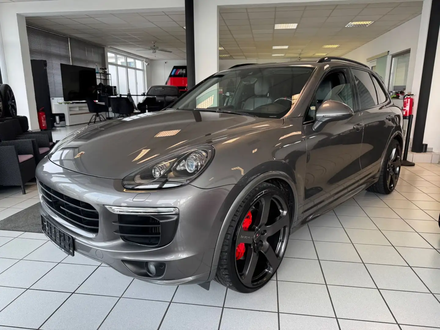 Porsche Cayenne S 4.2 TDI Pano AHK LED ACC Bose Kamera Gris - 1