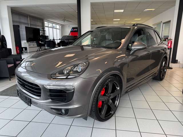 Imagine Porsche Cayenne S 4.2 TDI Pano AHK LED ACC Bose Kamera