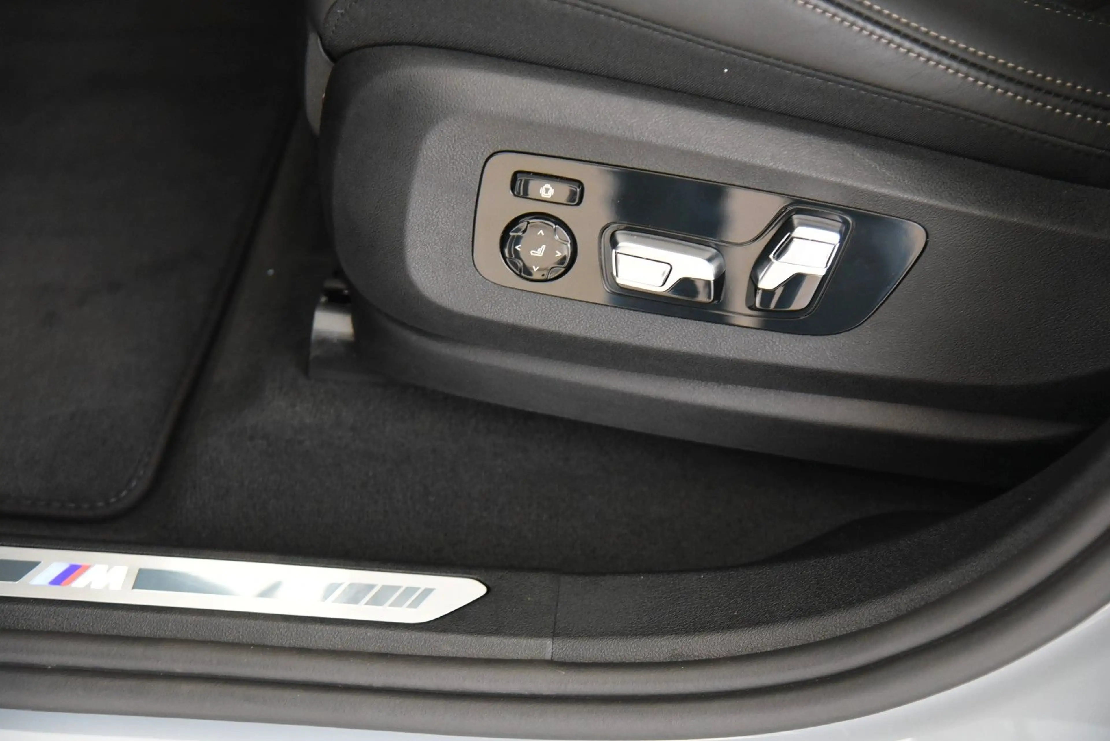 BMW X6 xDrive40d M Sport Pro Pano H&K 360° HUD LED — photo 18