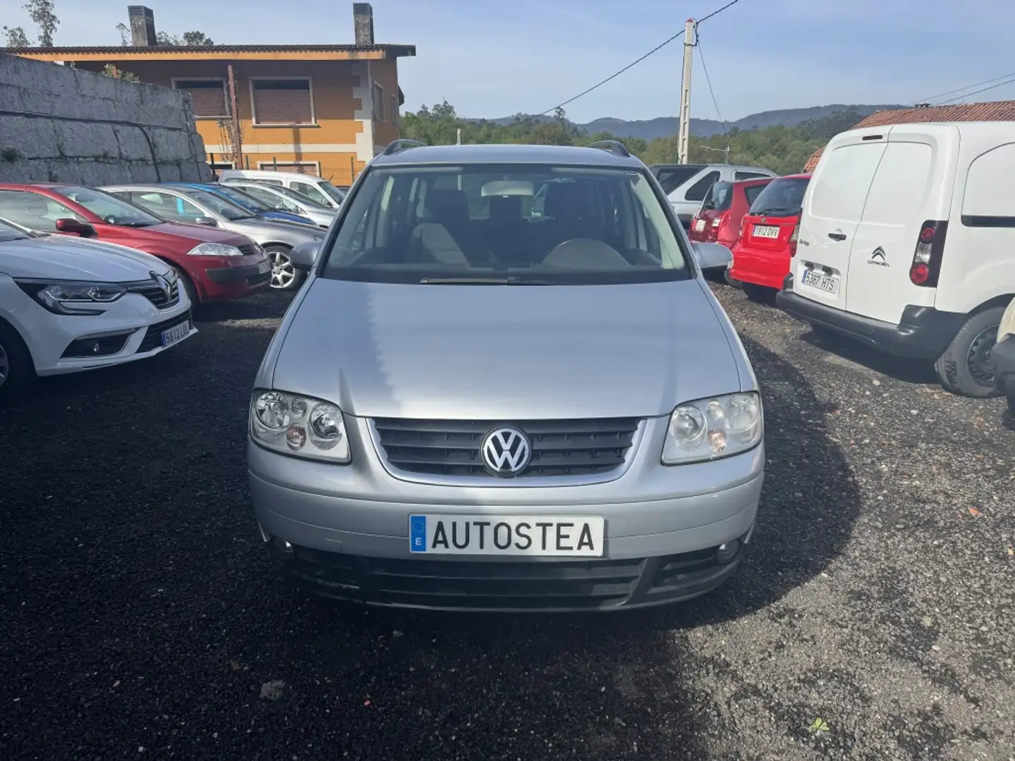 Volkswagen Touran 2.0TDI Highline Grau - 1