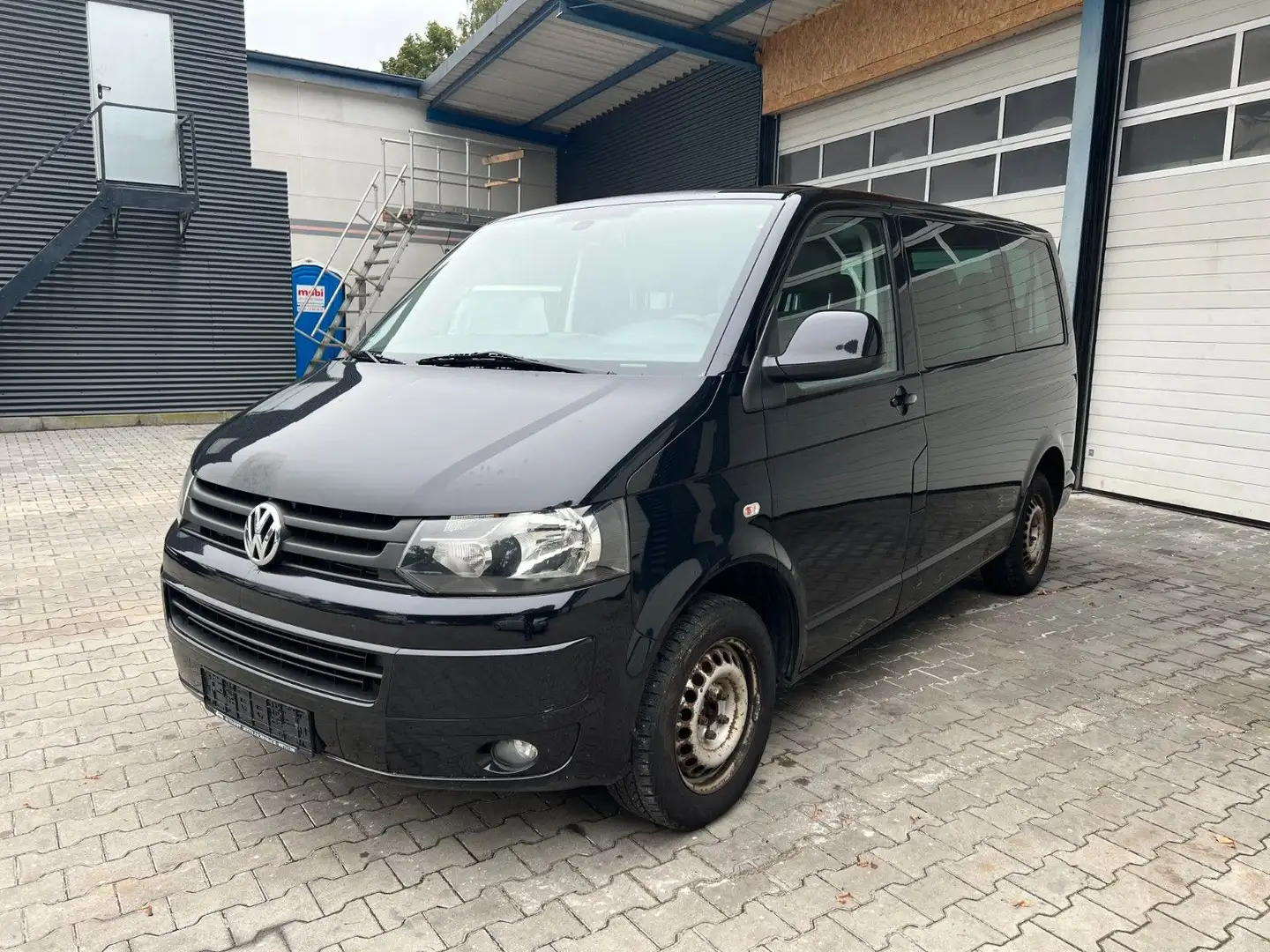 Volkswagen T5 Caravelle 4MOTION *8Sitze *Navi *AHK Schwarz - 1