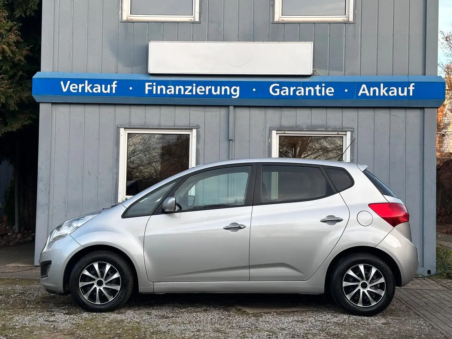 Kia Venga 1.6 Dream Team*TÜV neu*SHZ*PDC*Klimaauto. Silber - 2
