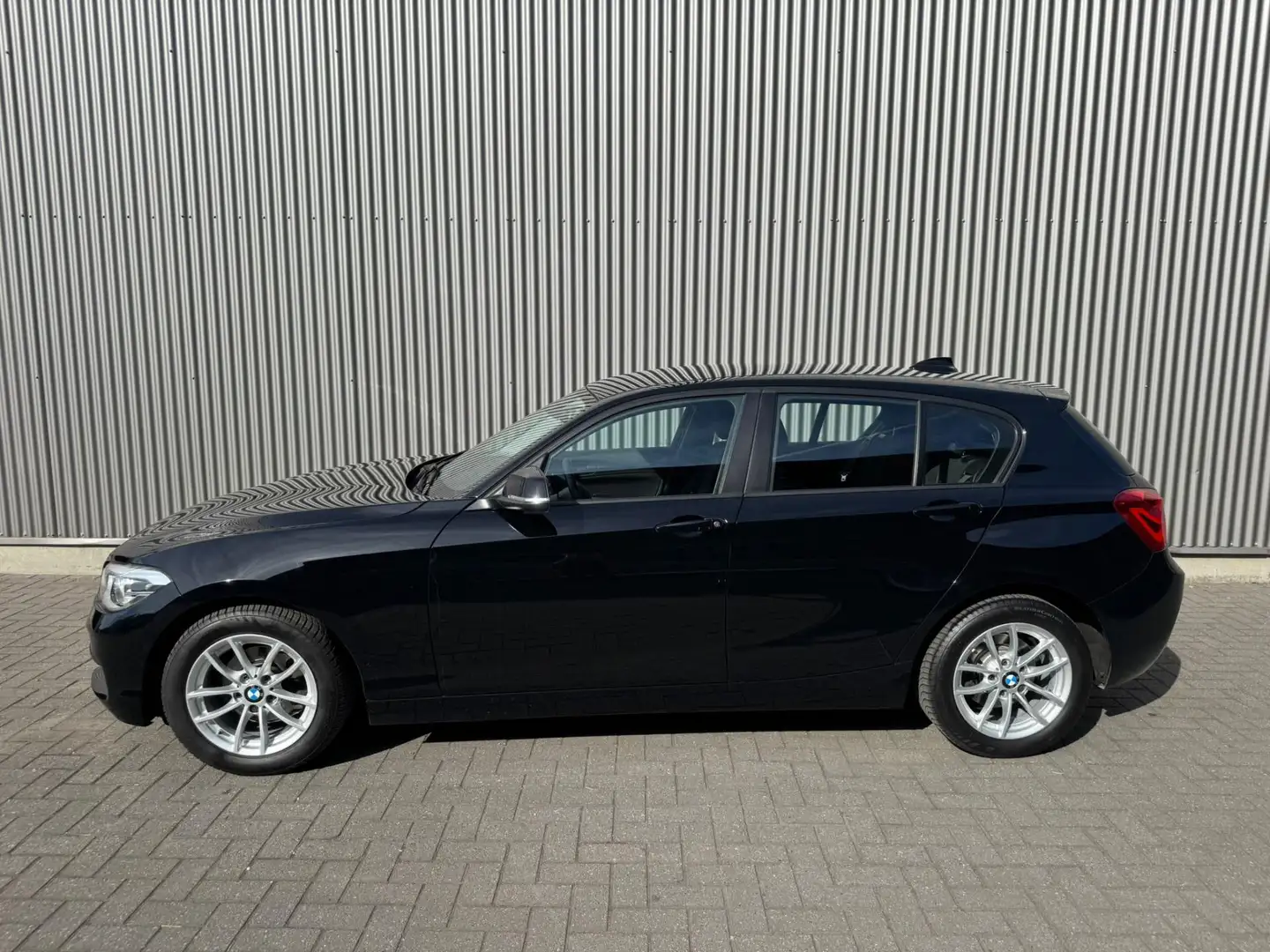 BMW 116 1-serie 116i High Executive Navi|PDC|Stoelverwarmi Schwarz - 2