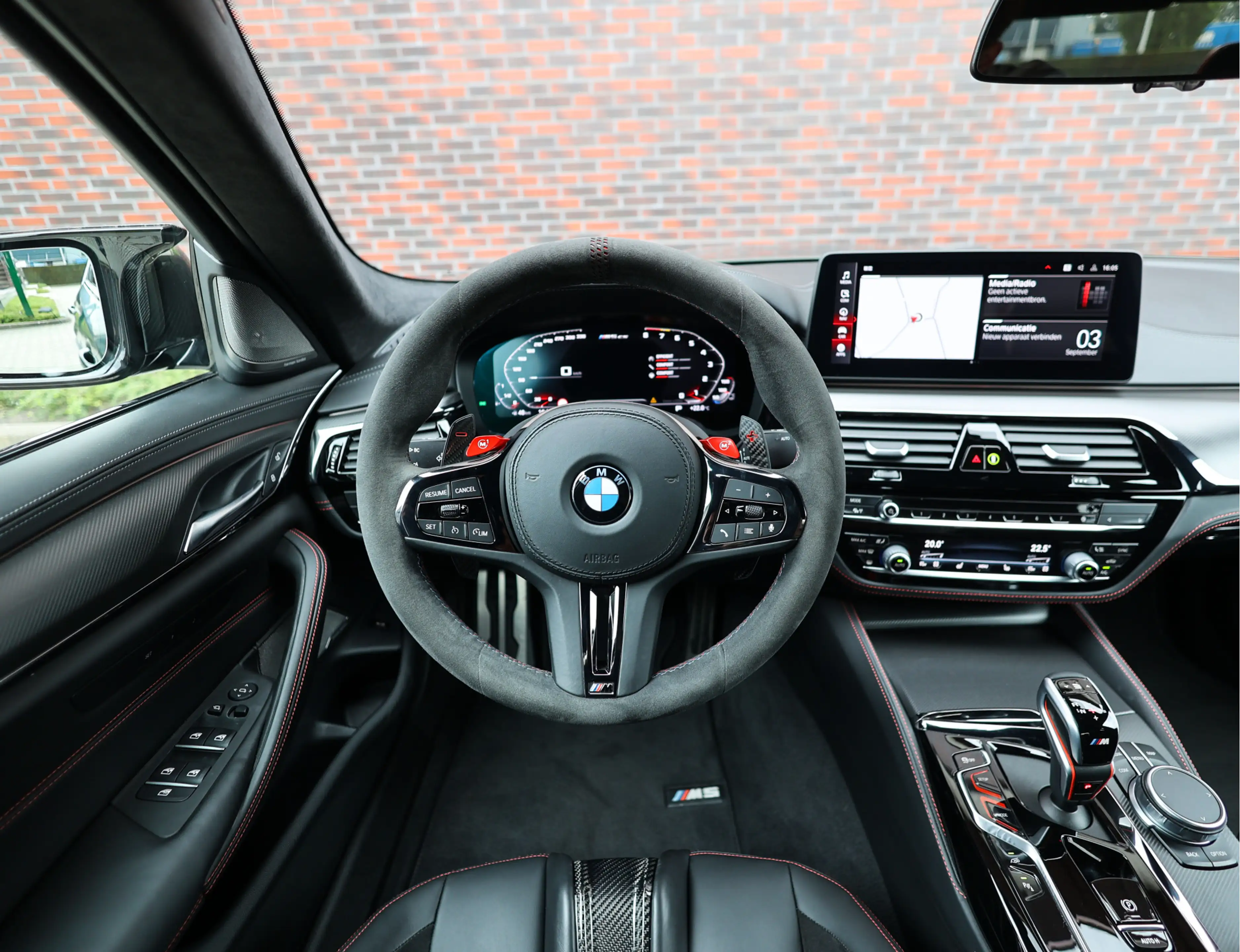 BMW M5 5-serie CS | M Drivers Pack - Individual lak — photo 35