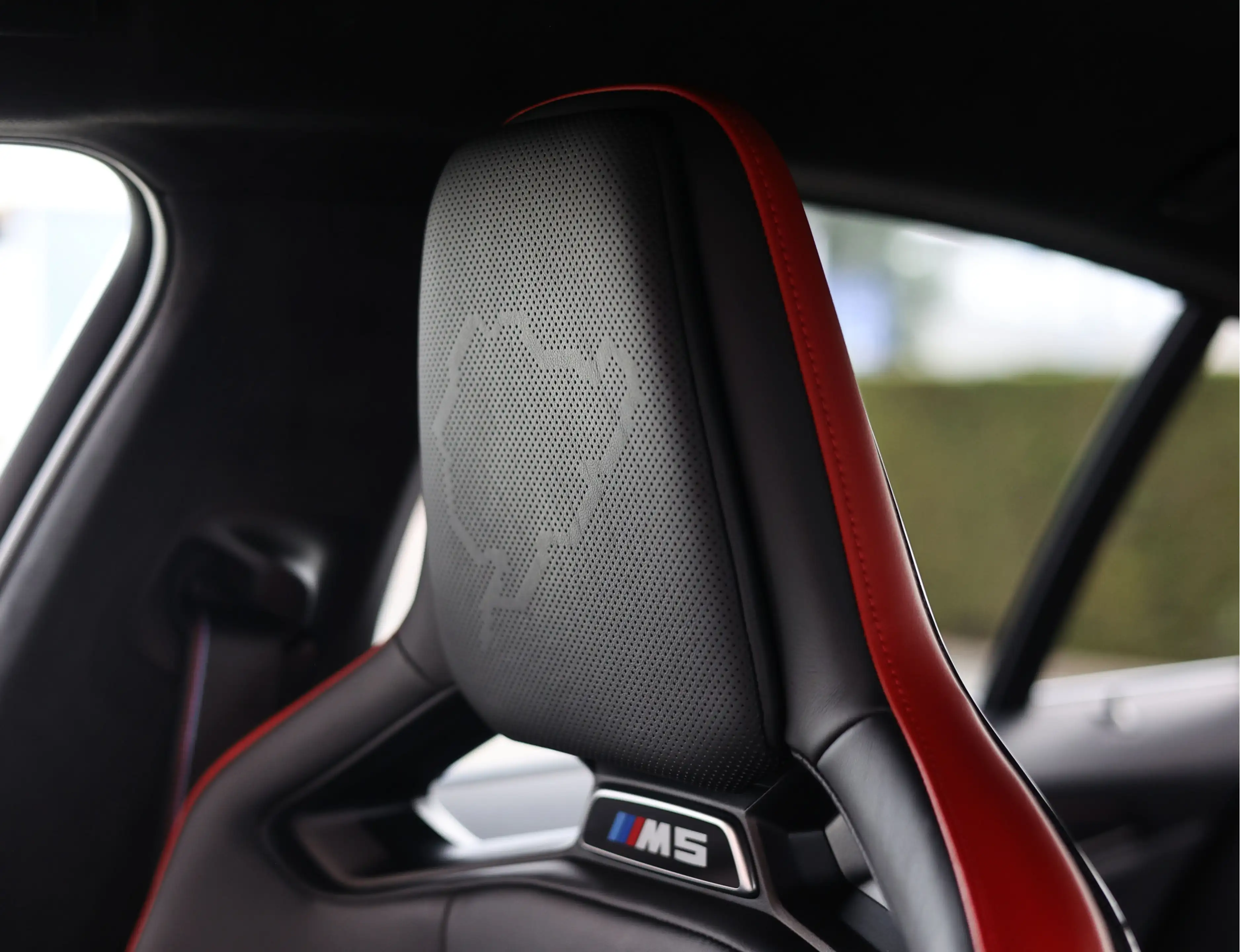BMW M5 5-serie CS | M Drivers Pack - Individual lak — photo 46