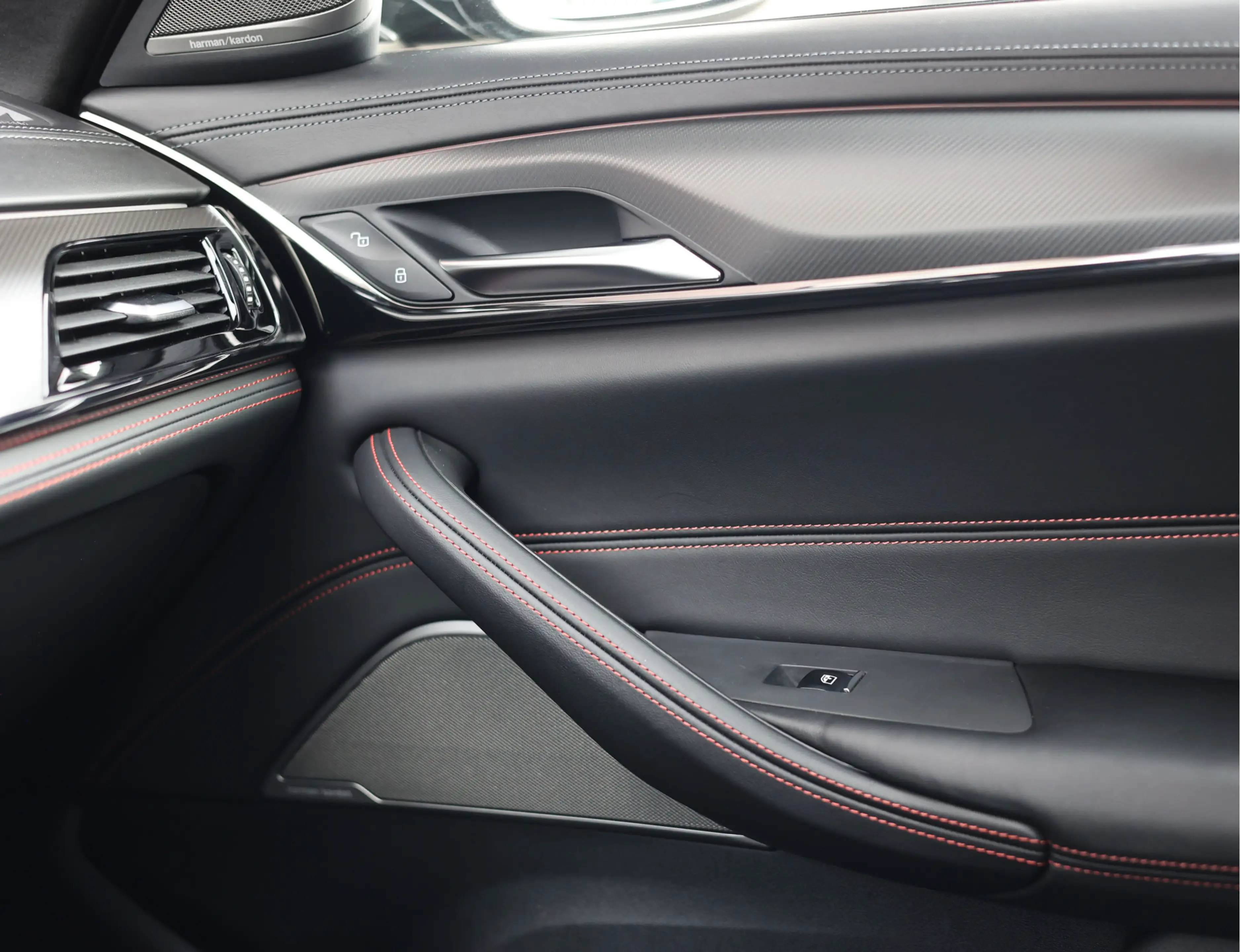 BMW M5 5-serie CS | M Drivers Pack - Individual lak — photo 45