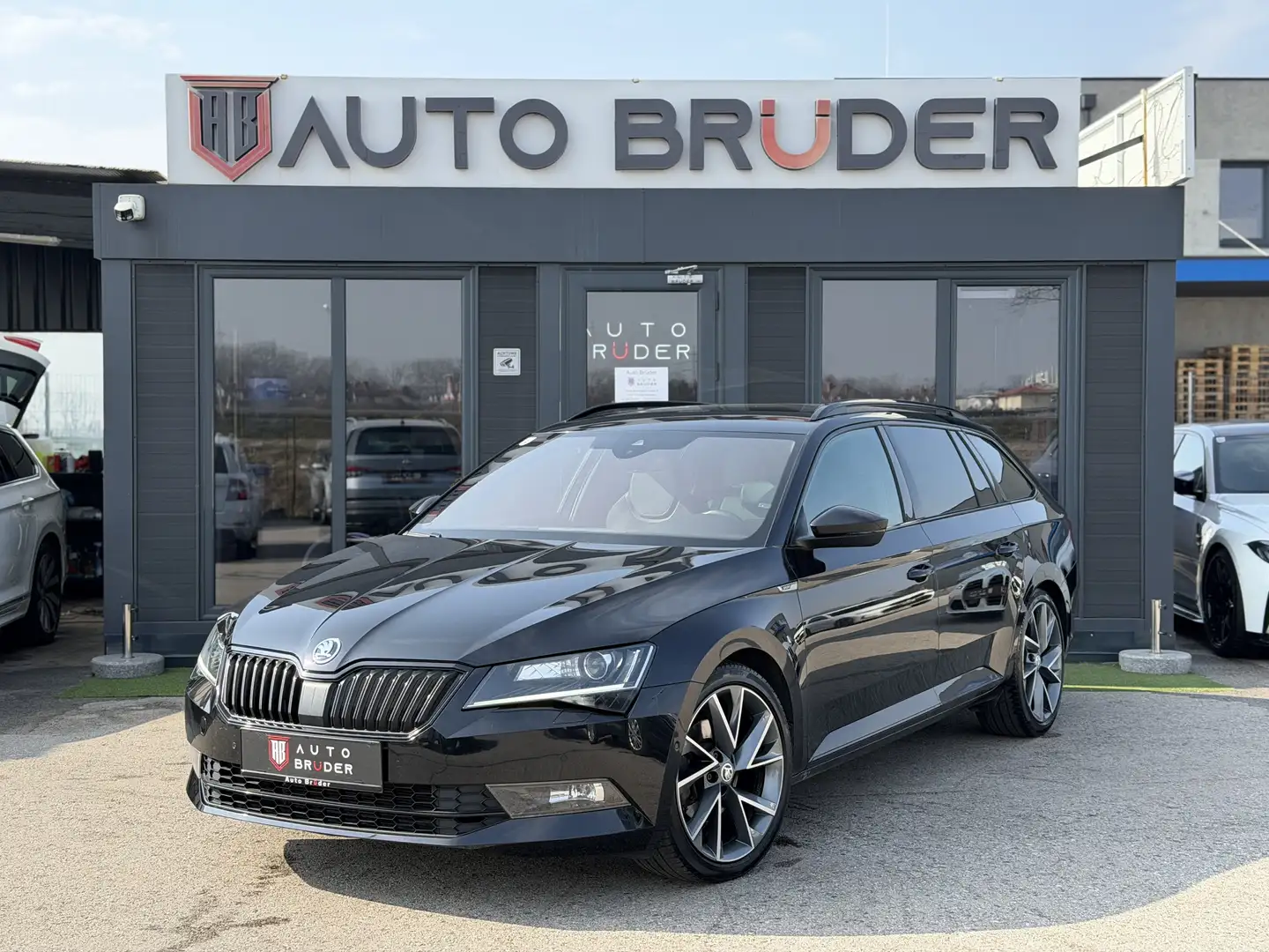 Skoda Superb 2,0TDI DSG Sportline 4x4 Schwarz - 1