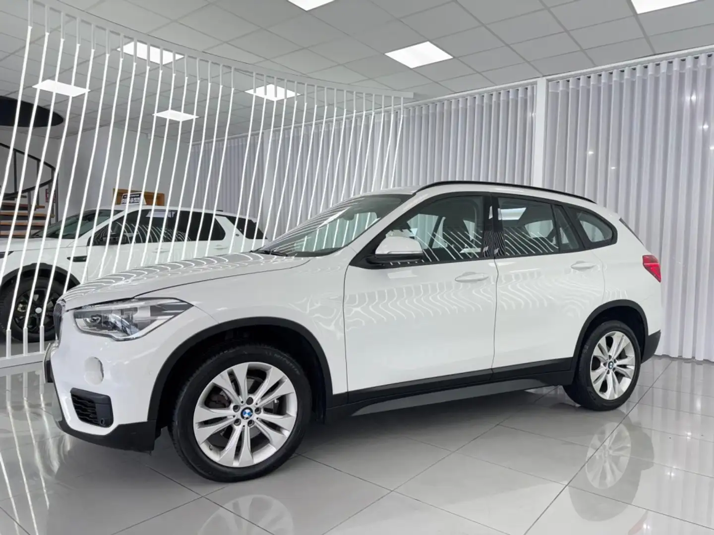 BMW X1 sDrive 18iA Blanco - 2