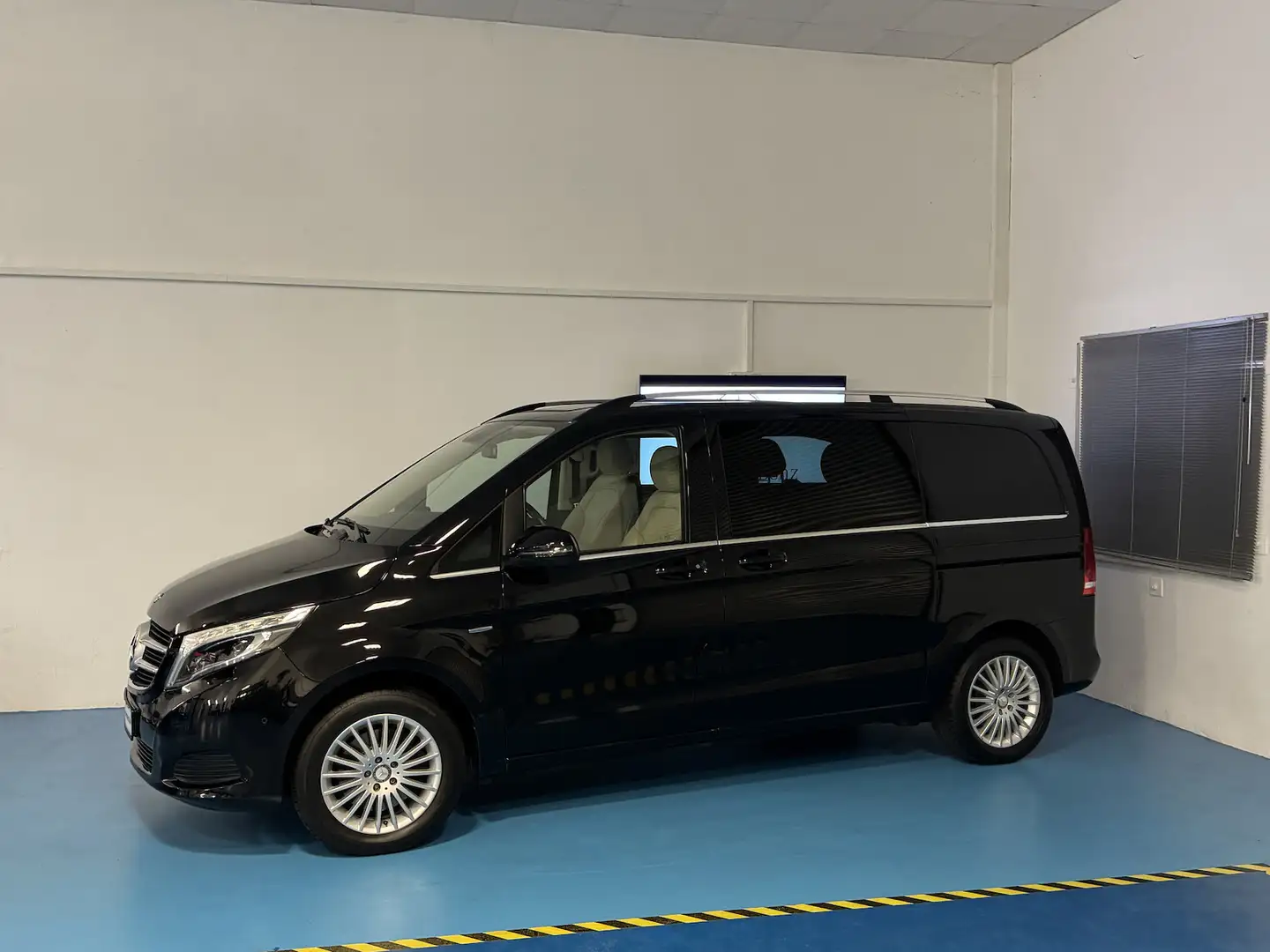 Mercedes-Benz V 220 CDI AVANTG.EDITION 4MATIC komp. Schwarz - 2