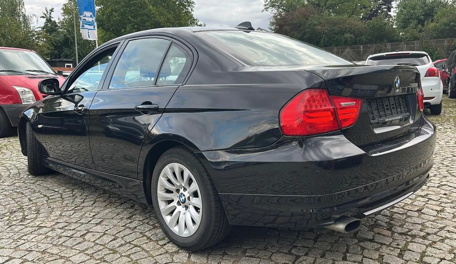 BMW 320 320i *NAVI*Schiebedach*PDC V+H *XENON Schwarz - 2