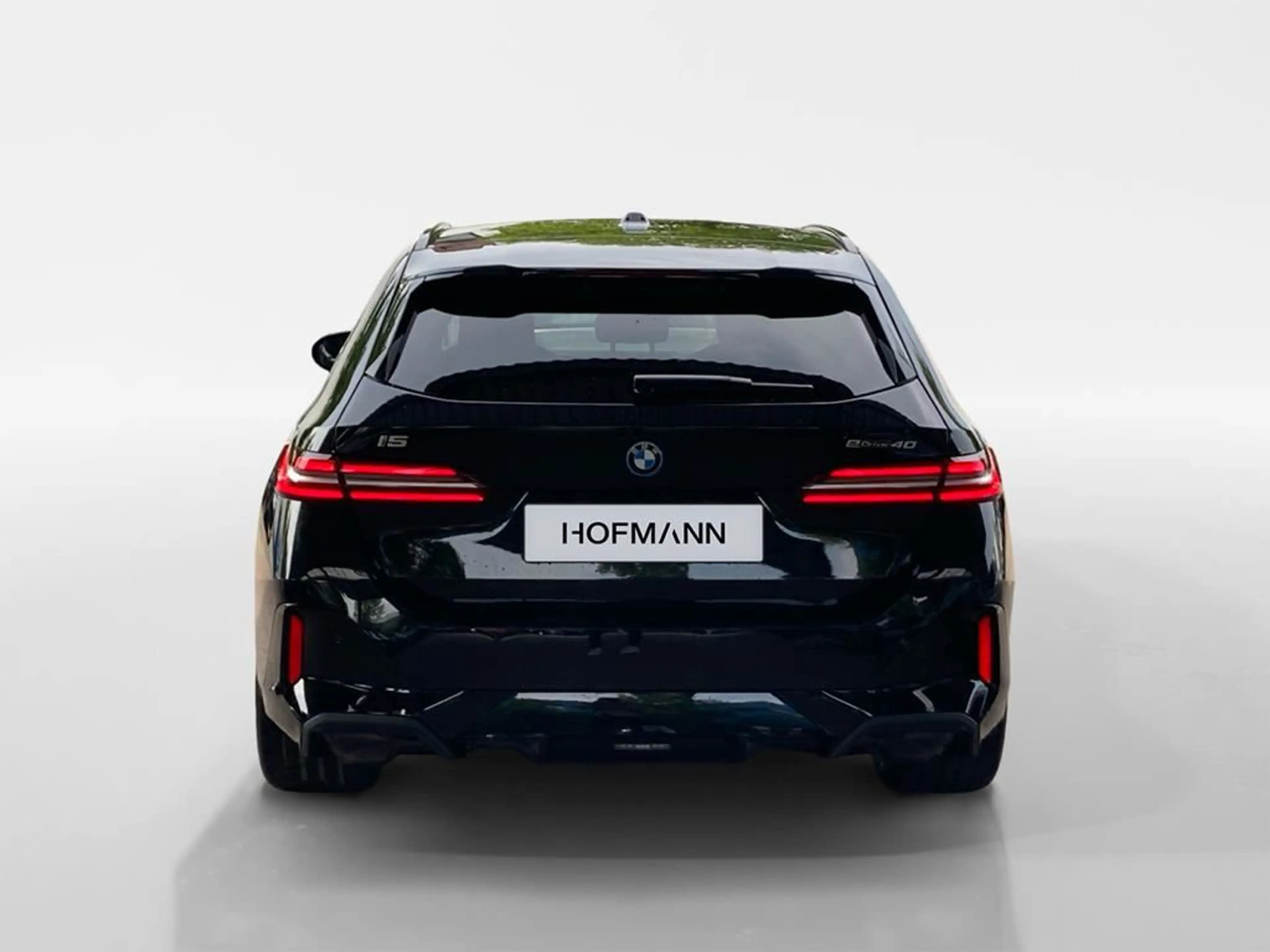 BMW i5 M Sport — photo 8