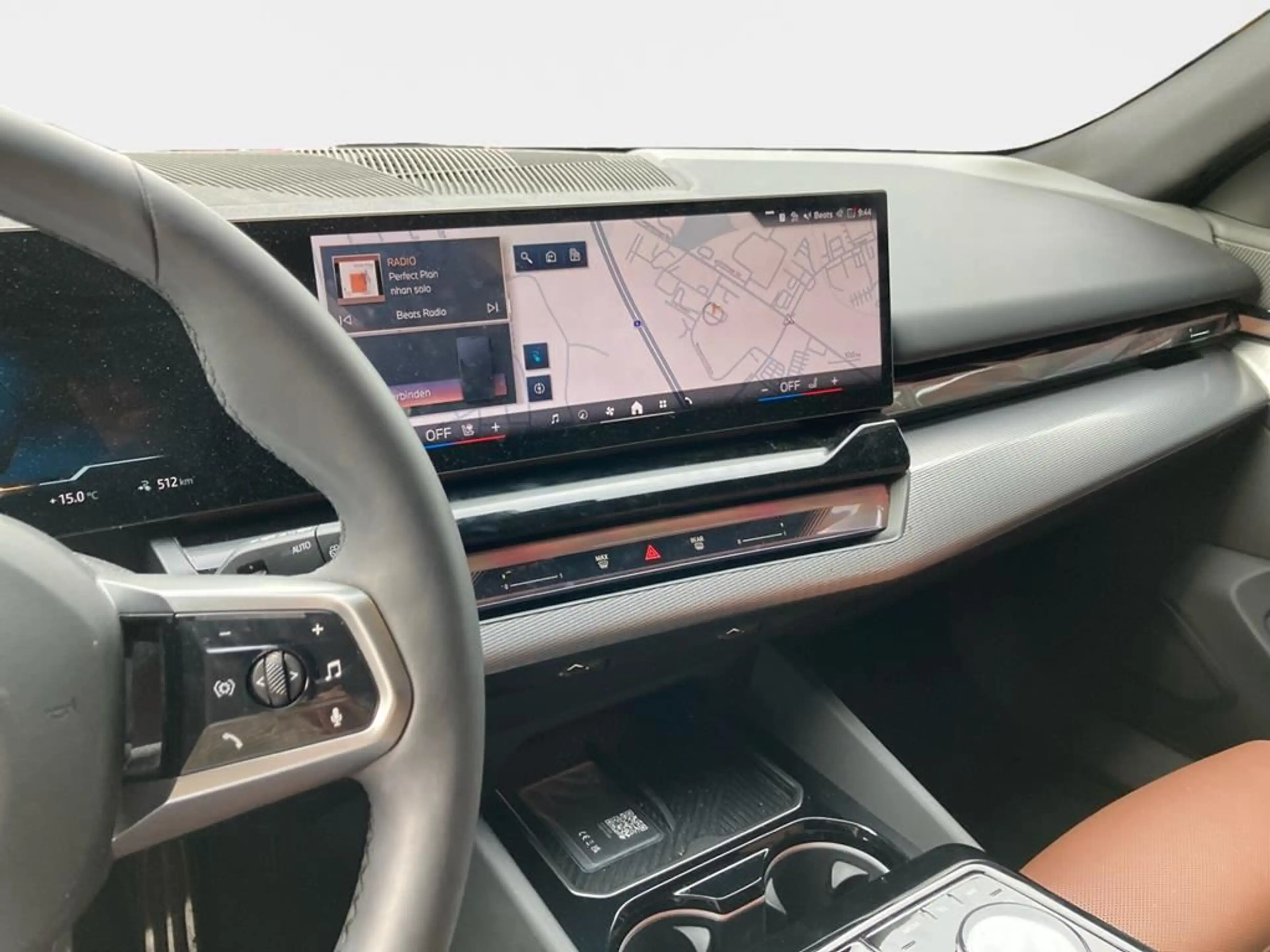 BMW i5 M Sport — photo 13