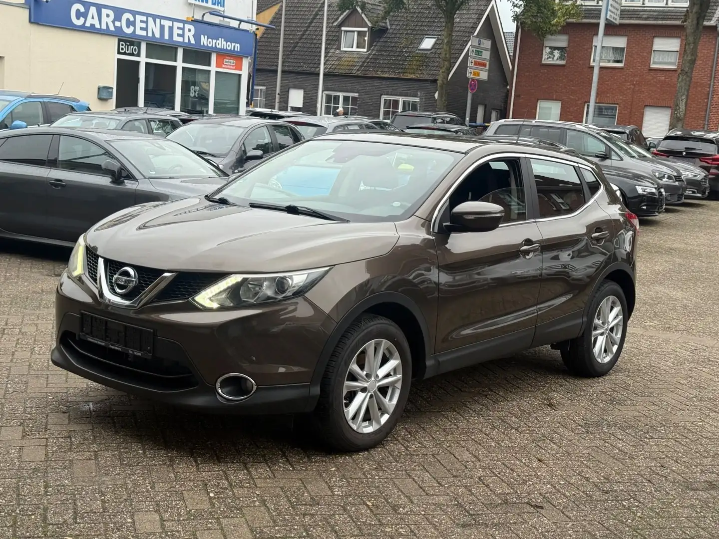 Nissan Qashqai Acenta*SHZ*PDC*1HAND*** Braun - 1