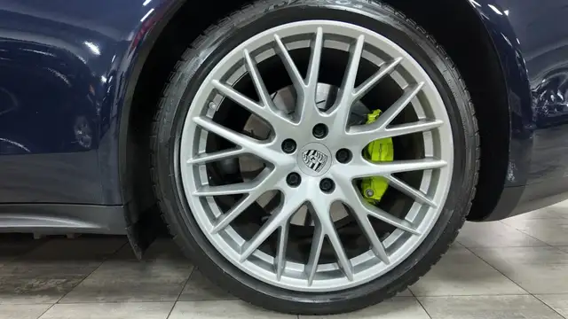 Porsche Panamera view 14