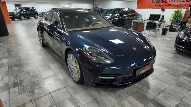 Porsche Panamera view 9