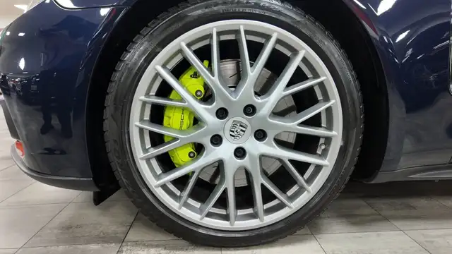 Porsche Panamera view 12