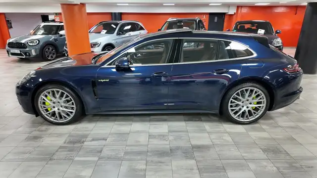 Porsche Panamera view 4