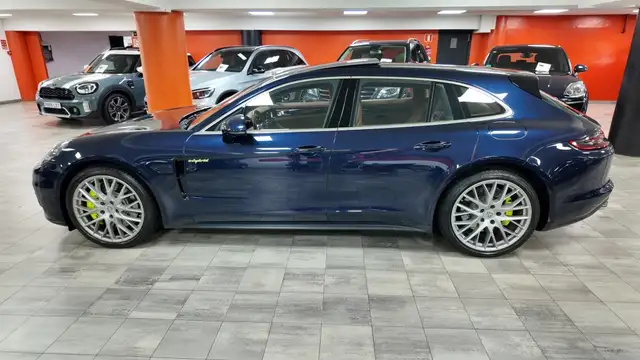Porsche Panamera view 3