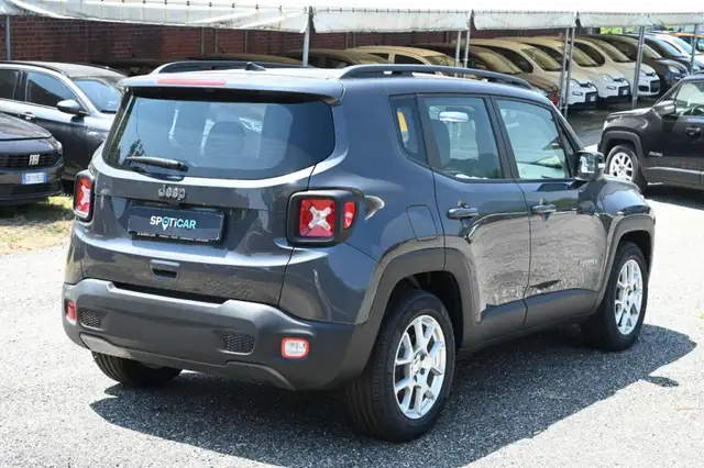 Jeep Renegade view 4