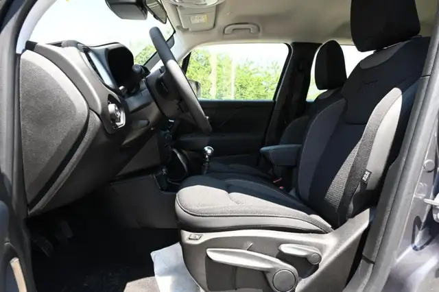 Jeep Renegade view 12