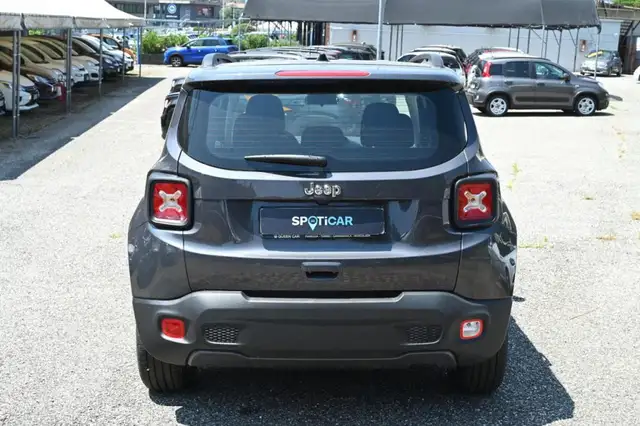 Jeep Renegade view 5