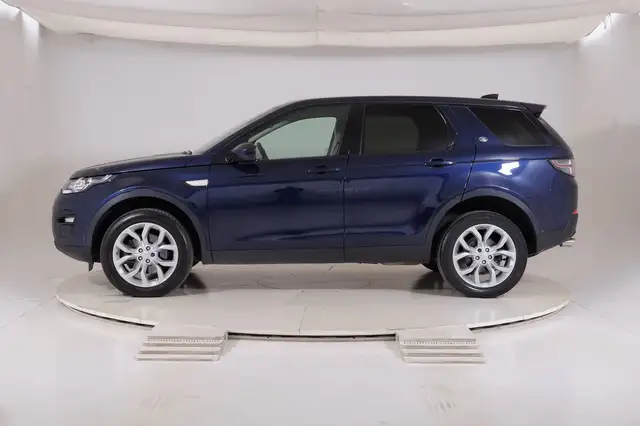 Land Rover Discovery Sport view 6