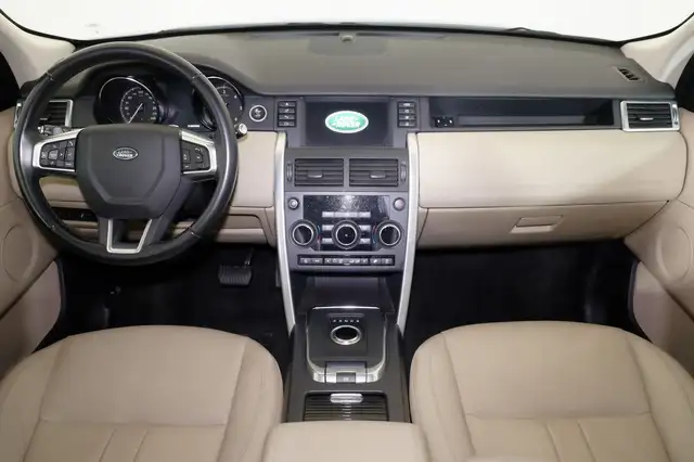 Land Rover Discovery Sport view 4