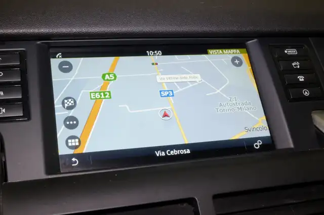 Land Rover Discovery Sport view 12