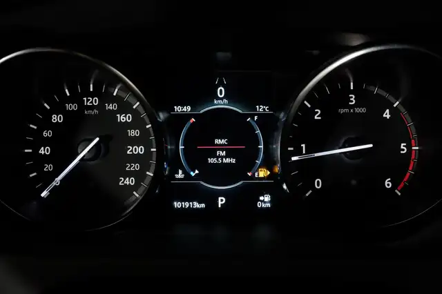 Land Rover Discovery Sport view 14