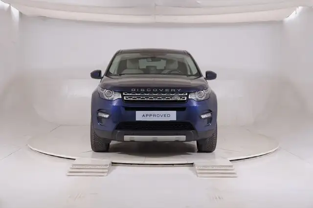 Land Rover Discovery Sport view 8