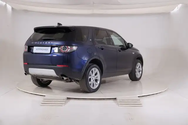 Land Rover Discovery Sport view 2