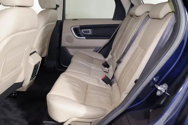Land Rover Discovery Sport view 5