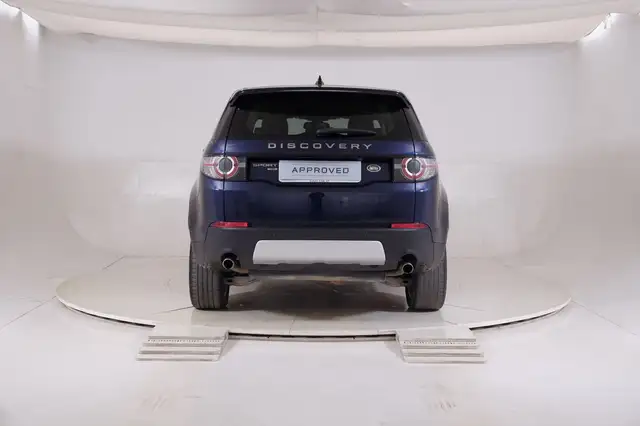 Land Rover Discovery Sport view 7
