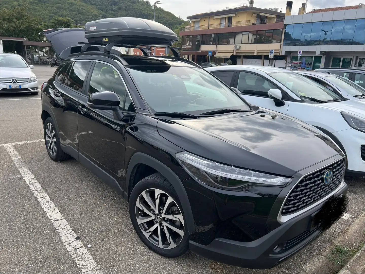 Toyota Corolla Corolla Cross Cross 1.8h Trend fwd 140cv e-cvt Černá - 1