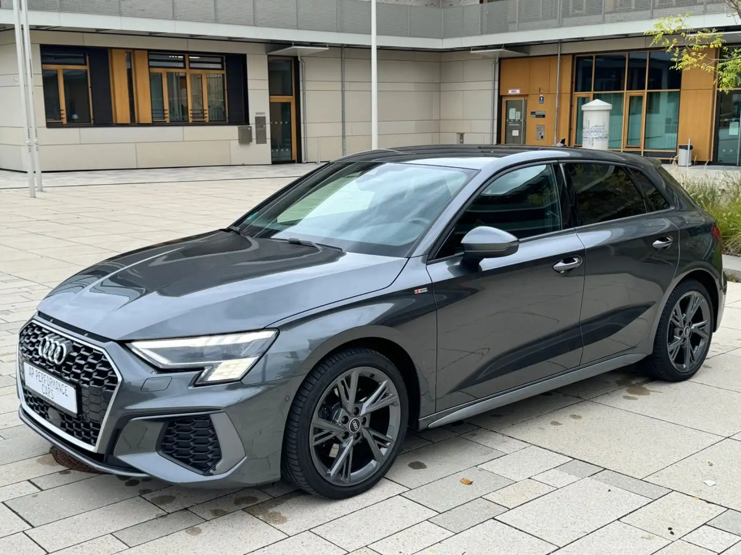 Audi A3 40 TDI STRONIC QUATTRO S LINE MATRIX KAM NAVI Grau - 1