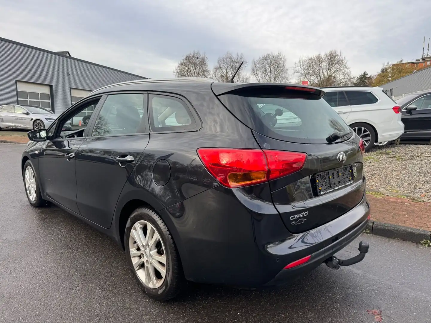 Kia Ceed / cee'd 1.6/99KW/2.HAND/KLIMA/ALU/PDC/AHK/S.HEFT/TÜV-NE Schwarz - 2