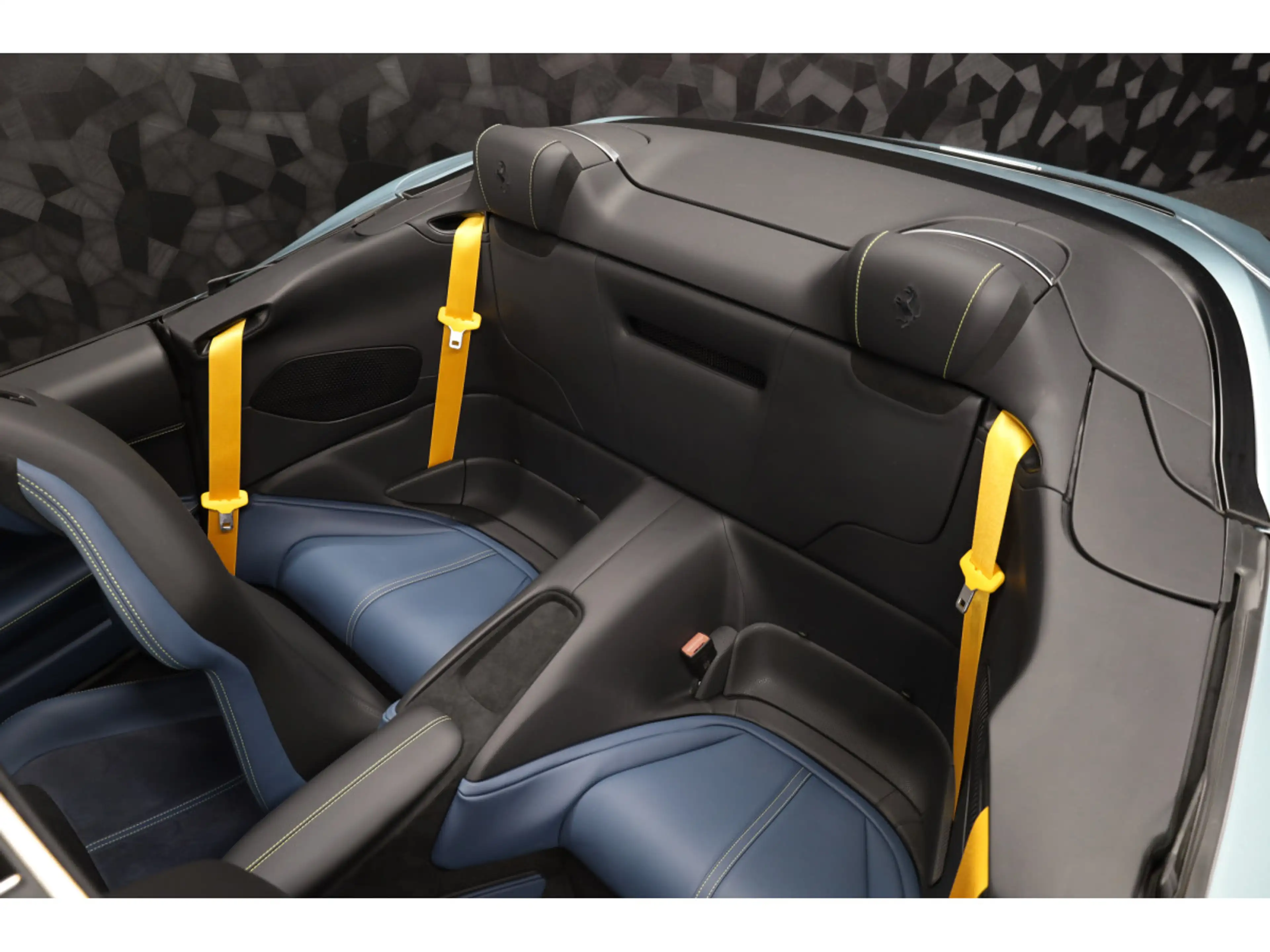 Ferrari Roma 3.9 V8 Spider - CELESTE TREVI SPECIAL COLOURS — photo 5