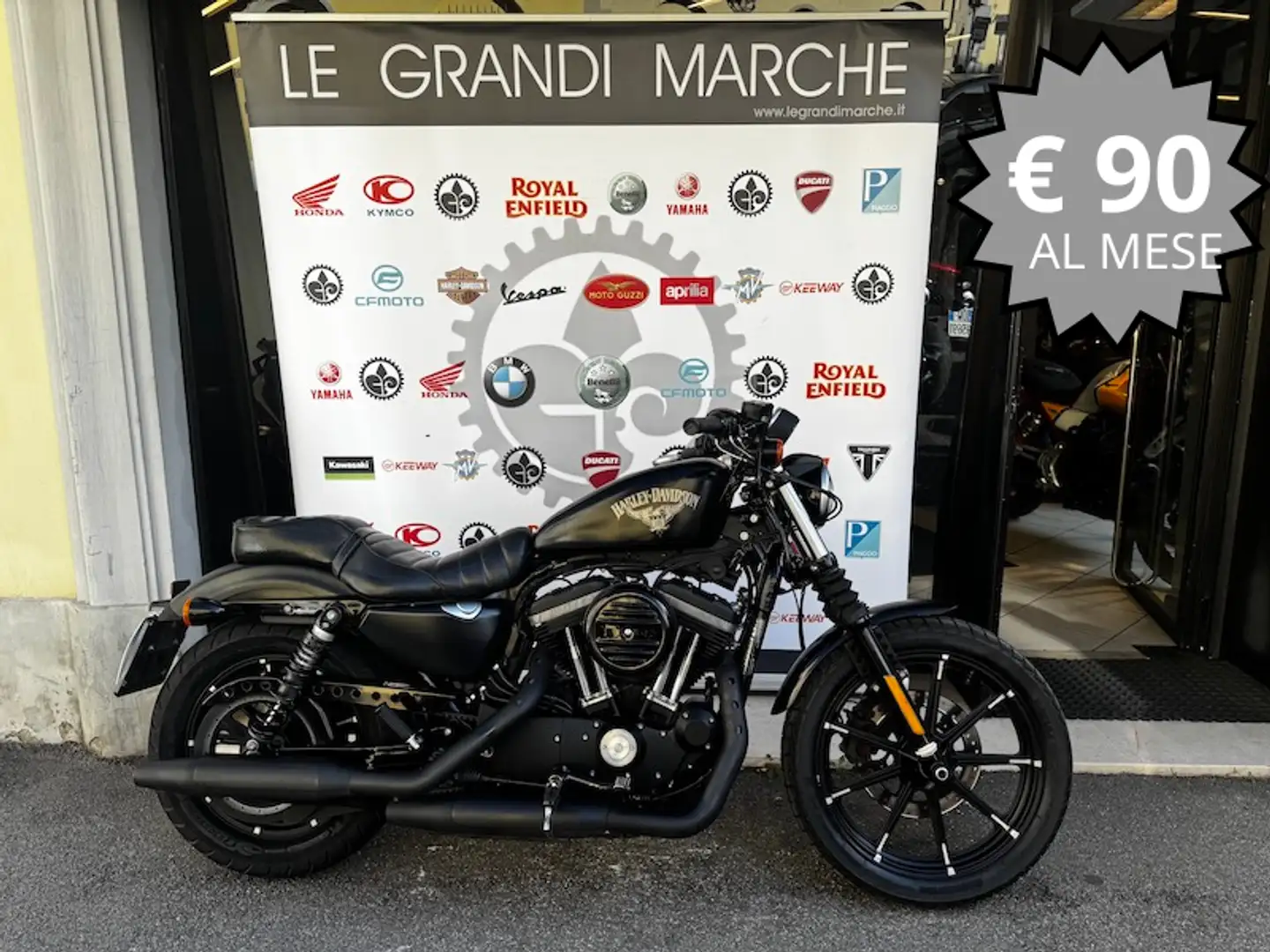 Harley-Davidson Sportster 883 IRON - 1