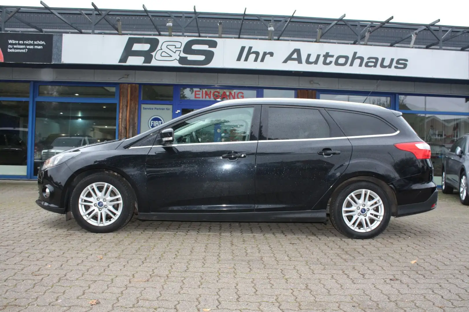 Ford Focus Turnier 1,6 i Titanium Schwarz - 2