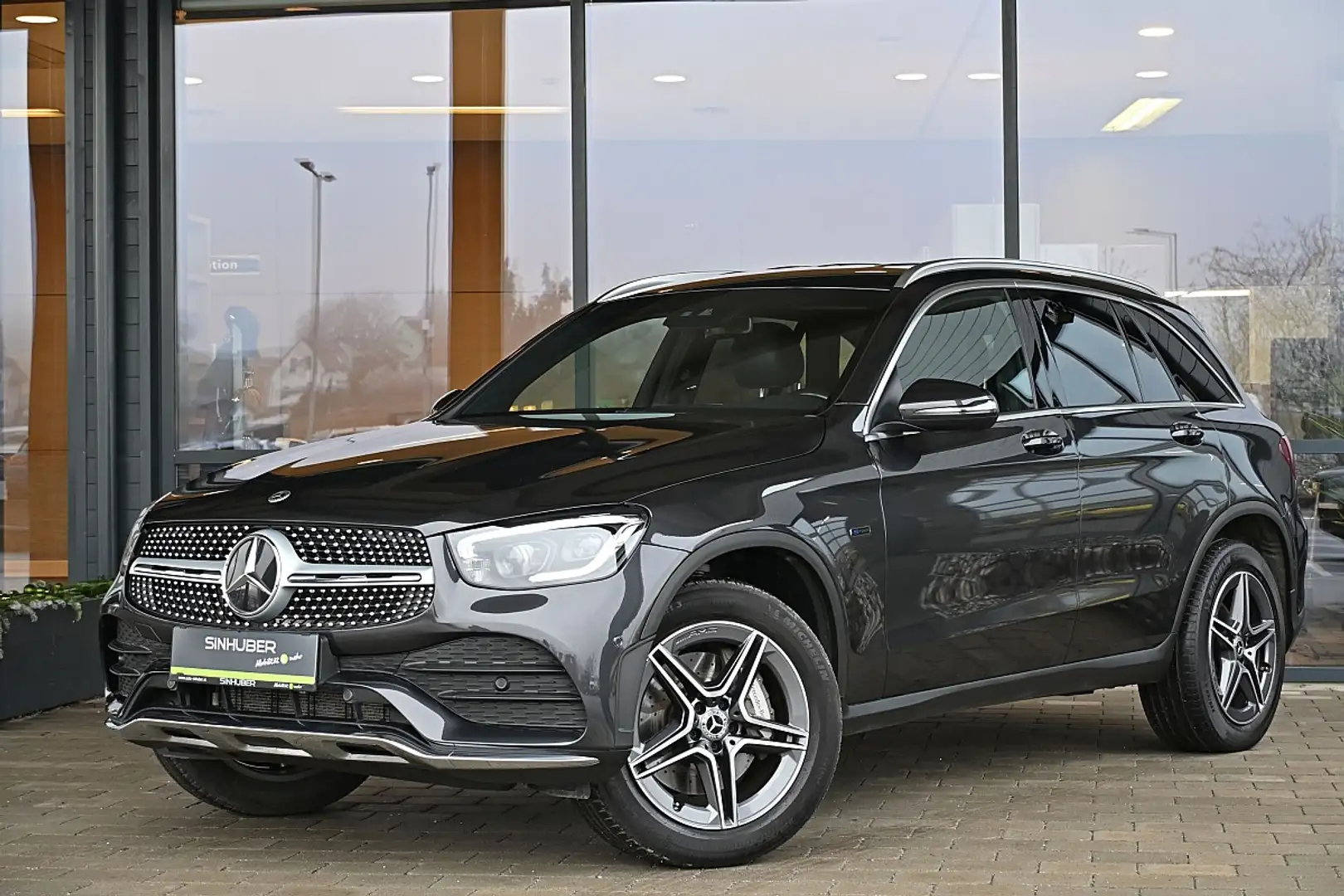 Mercedes-Benz GLC 300 e PHEV 4Matic AMG AHK elektr., Burmester, Multi... Grau - 1