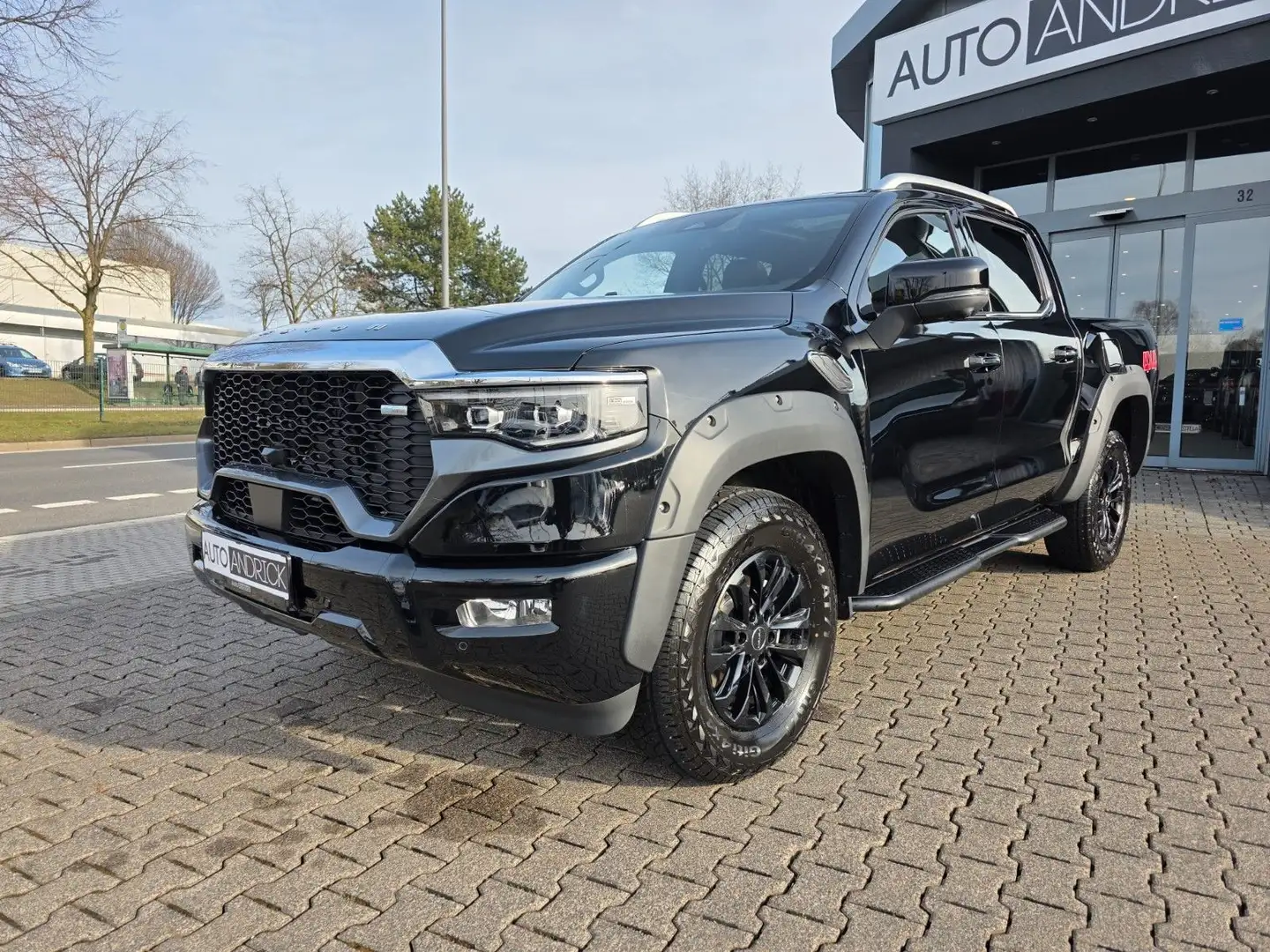 Foton 4 ULTRA ACC KAMERA PANO SHZ LED LEDER AUTOM. 4X4 Schwarz - 1