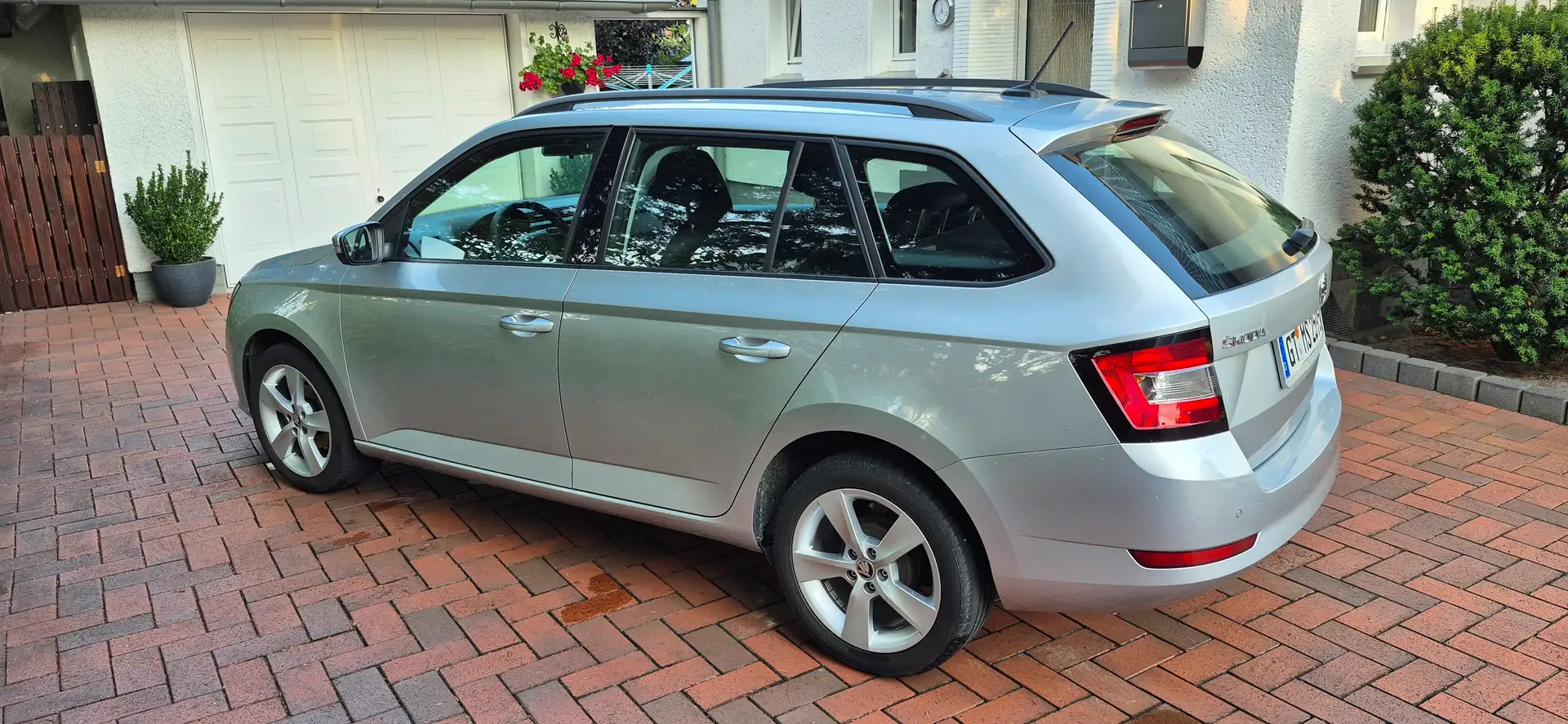 Skoda Fabia Fabia Combi 1.0 MPI Cool Plus Silver - 1