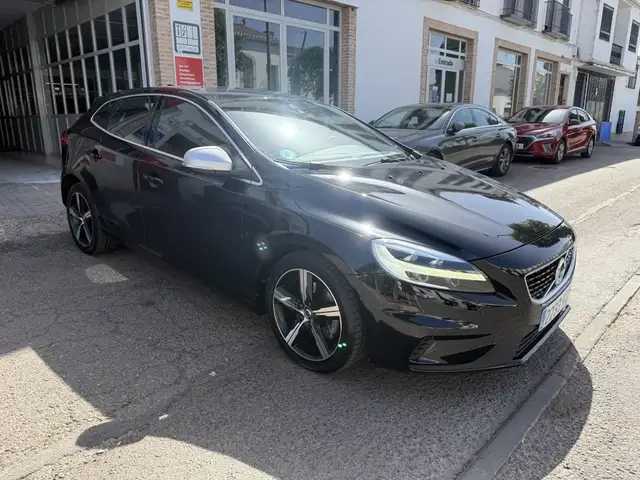 Volvo V40 T3 R-Design Momentum