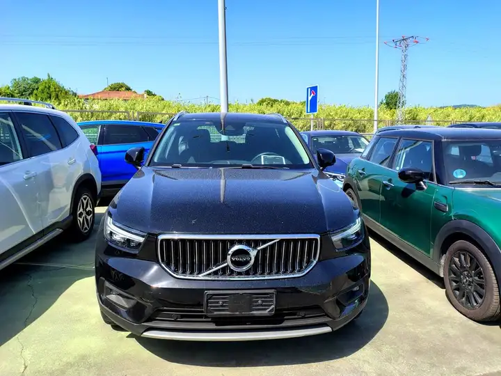 Volvo XC40 2021, foto 2