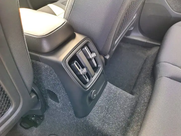 Volvo XC40 2021, foto 11