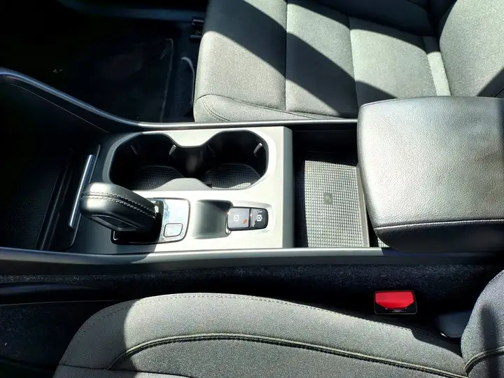 Volvo XC40 2021, foto 8