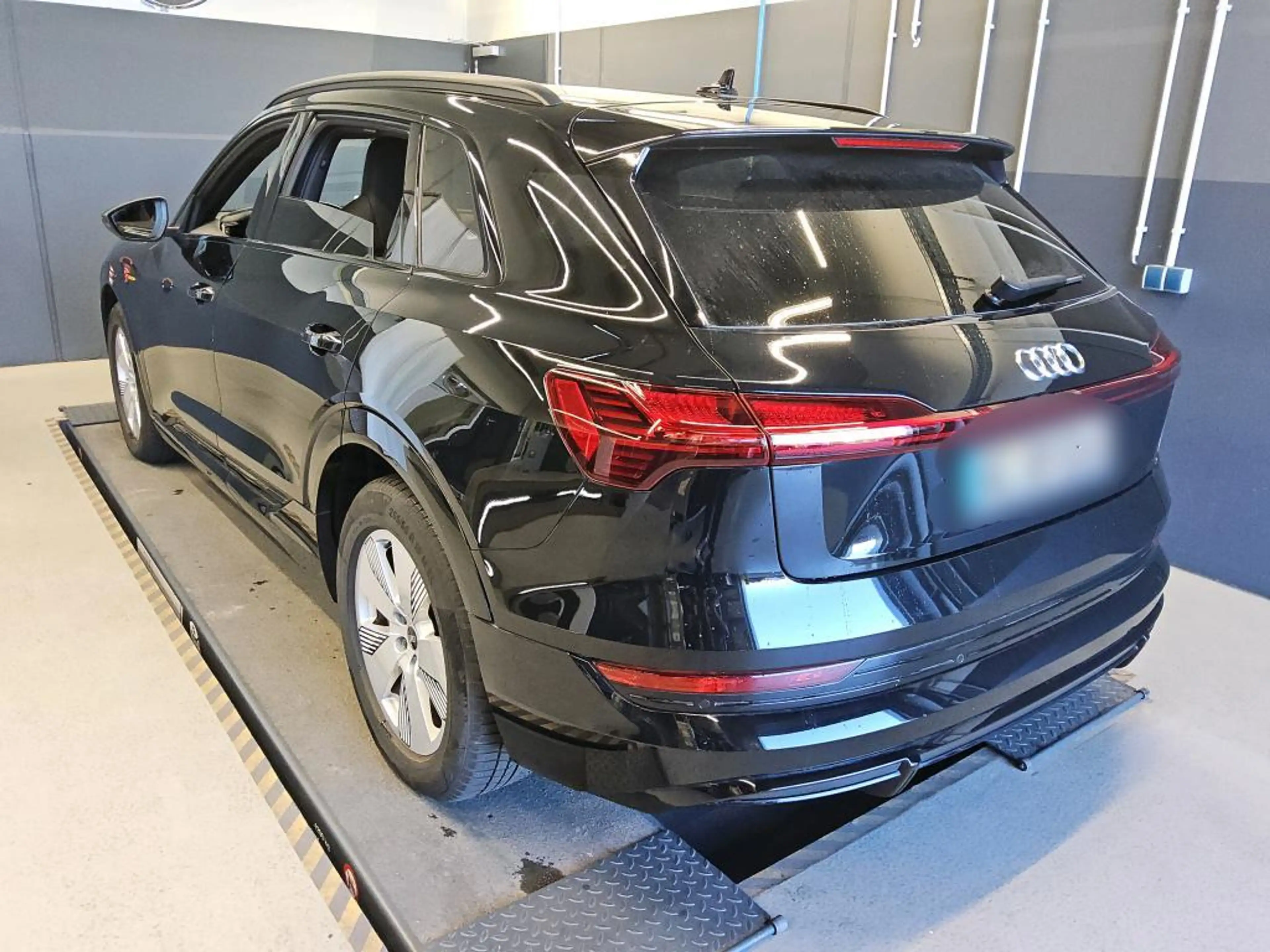 Audi e-tron 55 2x S line ACC HuD NIGHT S-SITZE 360° — photo 6