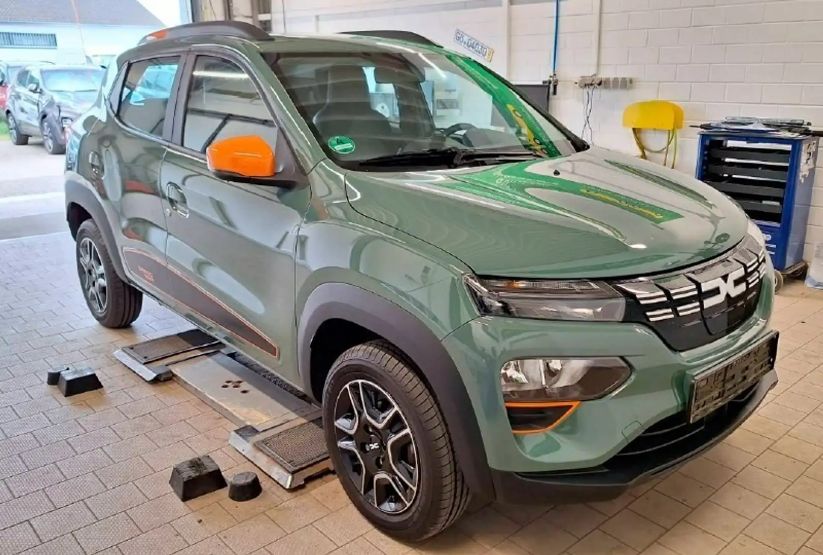 Dacia Spring 45 ExpressionPaket CCS - Navi Grün - 1